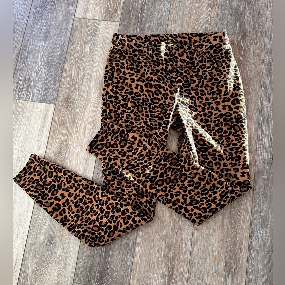 🛍️ Time and Tru Leopard print stretch pants new condition.